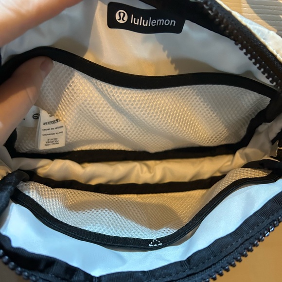 Black and White Lulu Cross Body - Picture 4 of 6